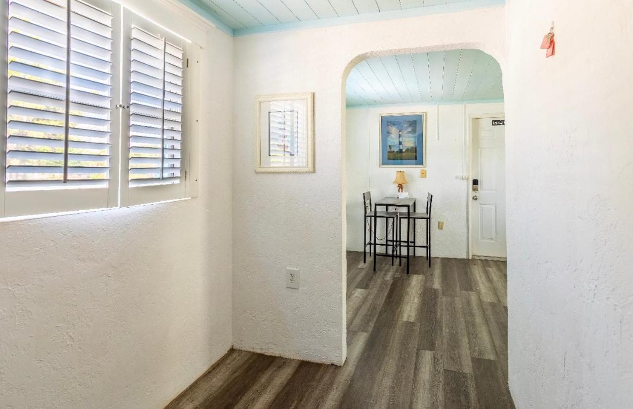 Bungalow 1 Minute From The Beach Suite #3 Englewood Exteriér fotografie