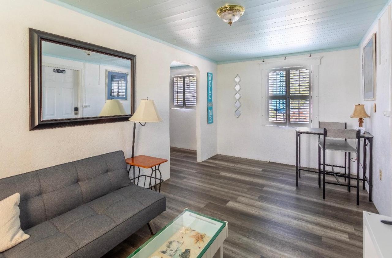 Bungalow 1 Minute From The Beach Suite #3 Englewood Exteriér fotografie